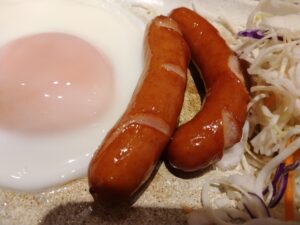 エッグ＆ウインナー朝食（やよい軒）
