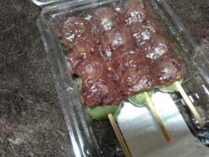 つぶあんよもぎだんご