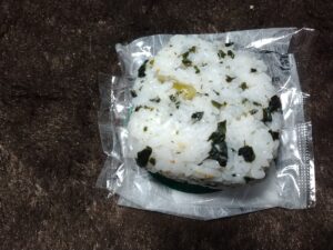 わかめたっぷりおにぎり