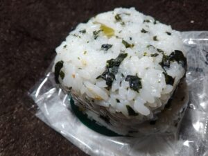わかめたっぷりおにぎり