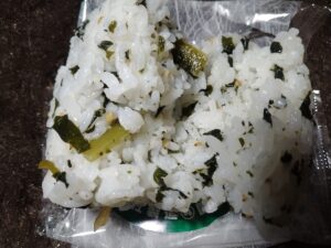 わかめたっぷりおにぎり