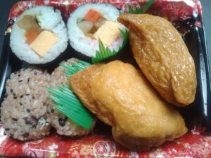 助六と赤飯盛り合わせ