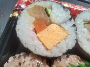 助六と赤飯盛り合わせ
