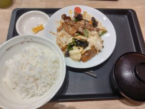 牛肉ときくらげの野菜炒め定食