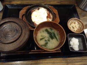 朝ぶたばら目玉定食